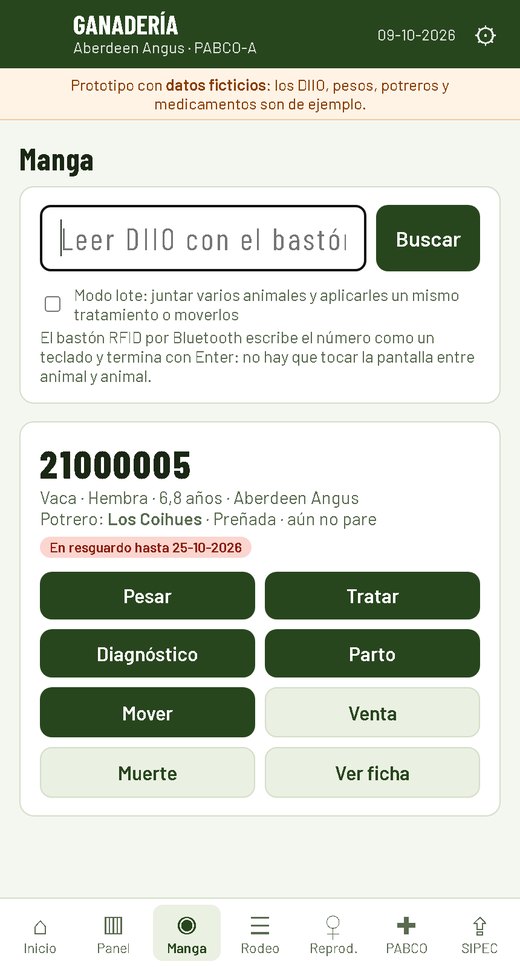 Pantalla de la manga: la vaca 21000005, Aberdeen Angus de 6,8 años, preñada y en resguardo hasta el 25 de octubre. Los botones de venta y de muerte están apagados; los de pesar, tratar, diagnóstico, parto y mover siguen disponibles.